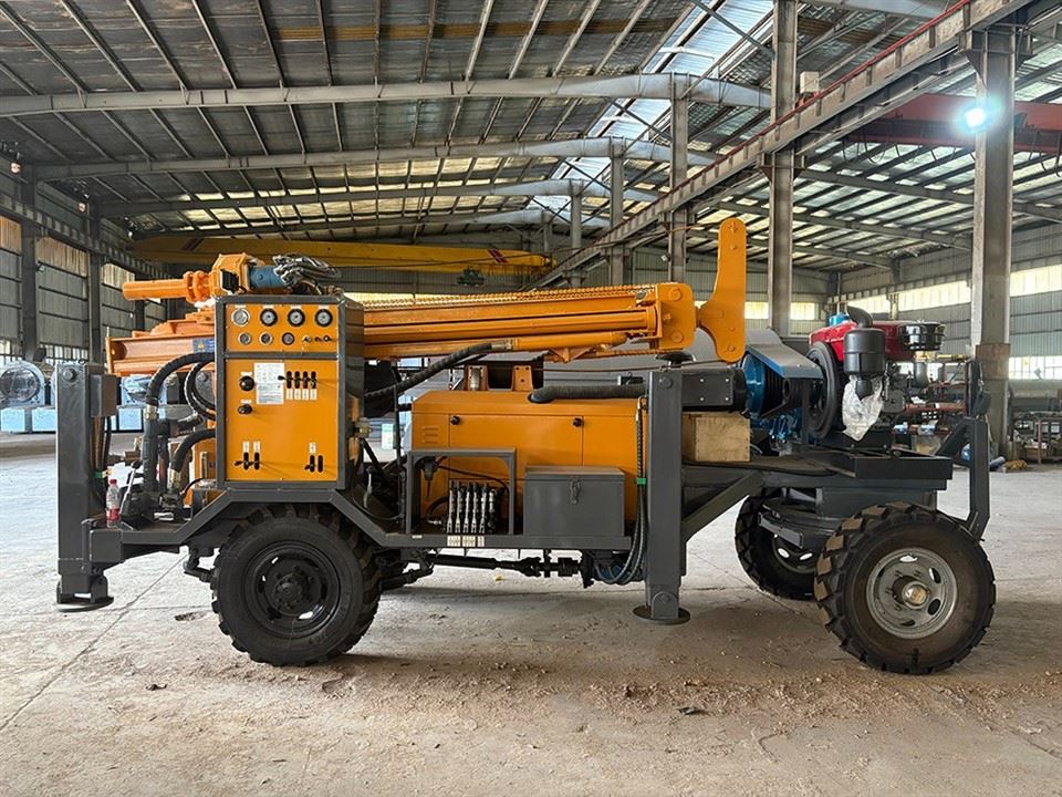 FYL200 Portable Water Well Drill Rig Deep Rock Drilling Machine factory